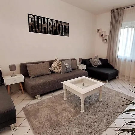 Gockel Homes 2 - With Balcony & Netflix Appartamento